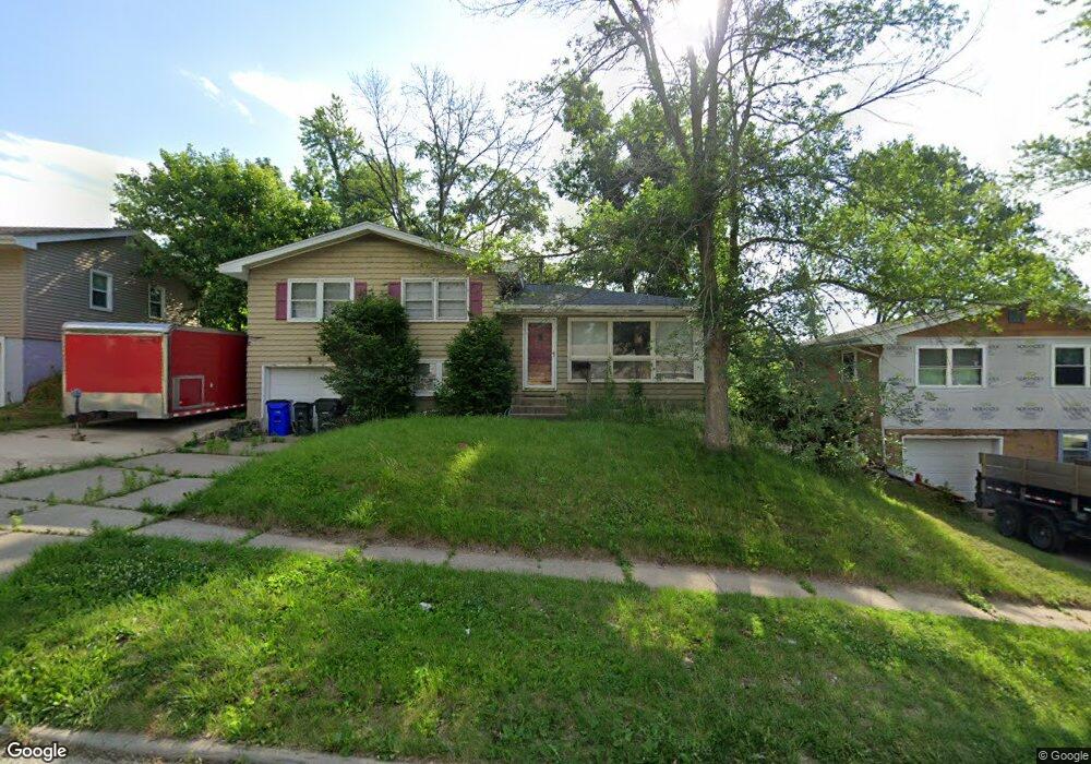 1418 36th St SE, Cedar Rapids, IA 52403 - photo 1