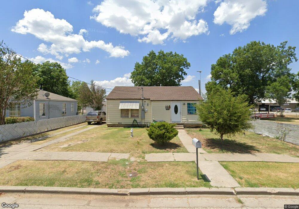 1315 N Clements St, Gainesville, TX 76240 - photo 1