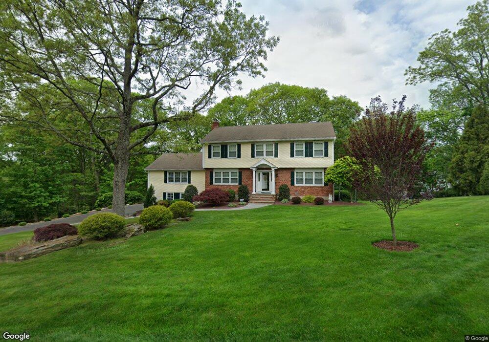 339 Putting Green Rd, Trumbull, CT 06611 - photo 1
