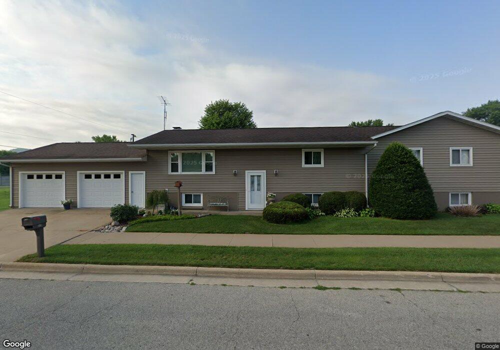 302 E Roberts St, Holmen, WI 54636 - photo 1