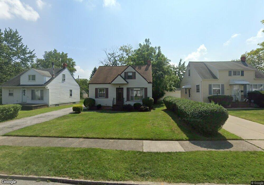 19900 Fairway Ave, Maple Heights, OH 44137 - photo 1