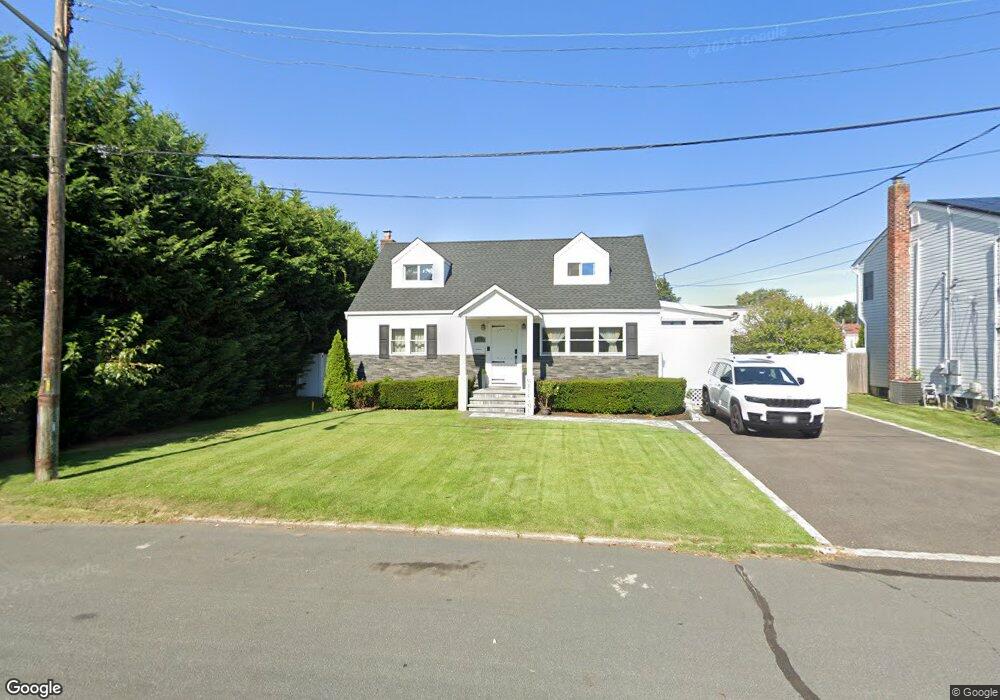 1053 N Delaware Ave, Lindenhurst, NY 11757 - photo 1