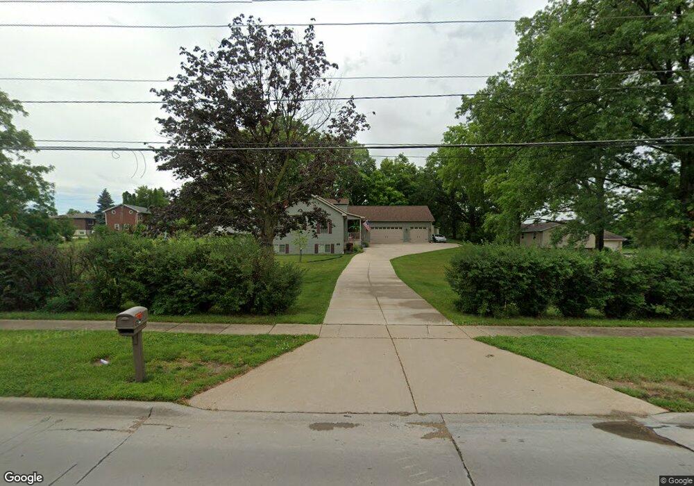 1727 W 53rd St, Davenport, IA 52806 - photo 1