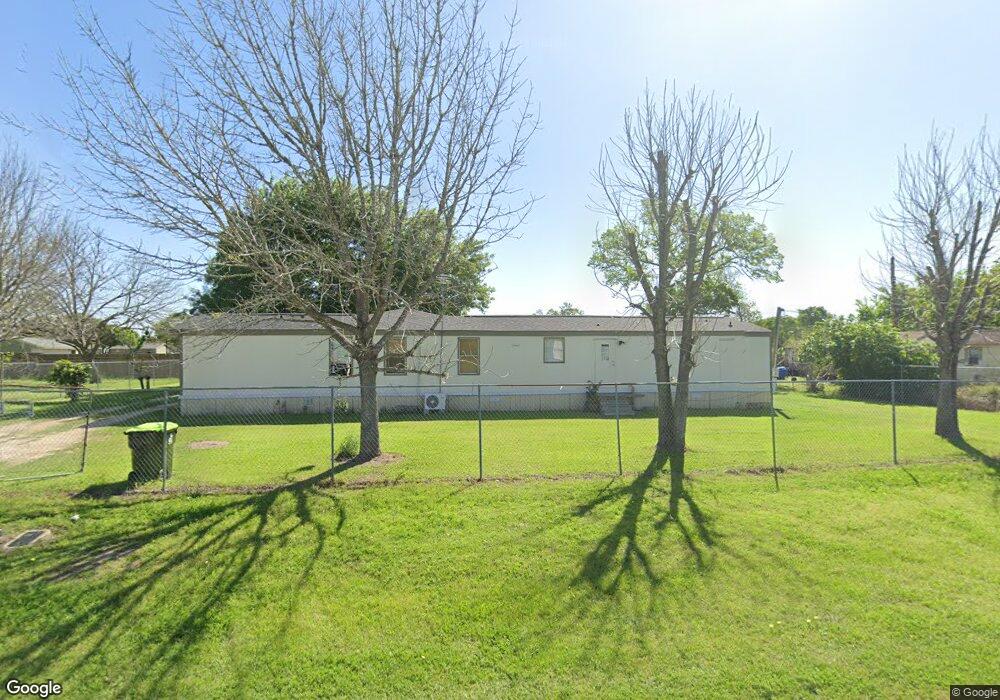 901A Avenue C, Bay City, TX 77414 - photo 1