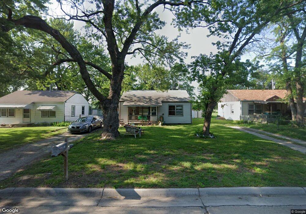 834 SE 33rd St, Topeka, KS 66605 - photo 1