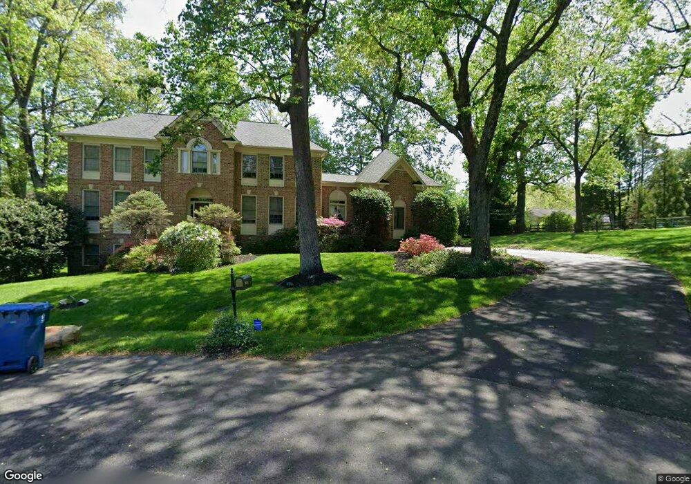 9001 Glenbrook Ct, Fairfax, VA 22031 - photo 1