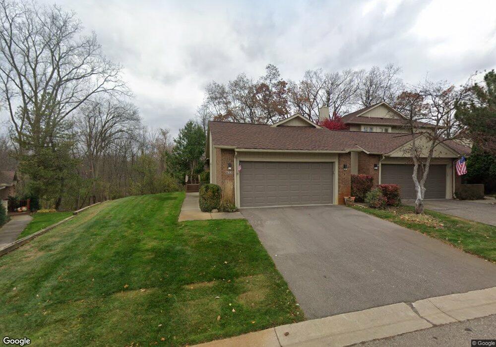 5535 Walnut Cir W, West Bloomfield, MI 48322 - photo 1