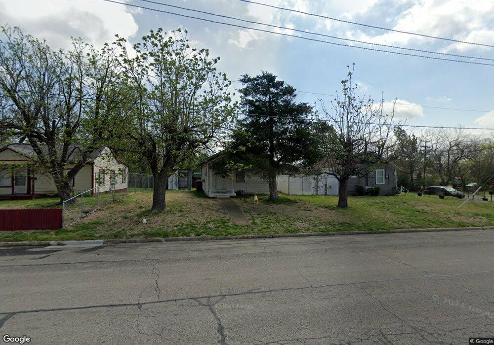 204 Chestnut St, Bonham, TX 75418 - photo 1