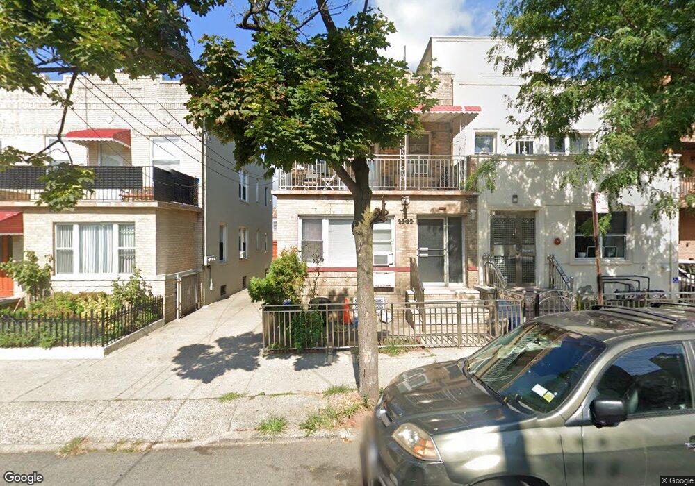 2582 42nd St, Astoria, NY 11103 - photo 1