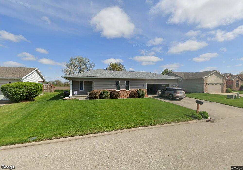 160 Lincolnwood Dr, Lincoln, IL 62656 - photo 1