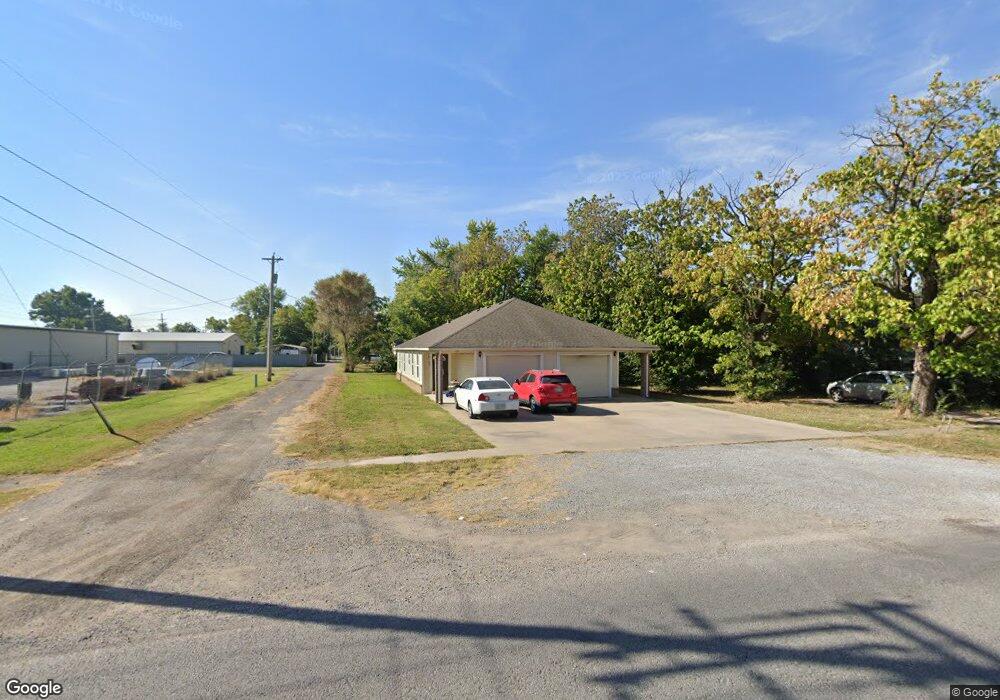 110 SW 1st St, Pryor, OK 74361 - photo 1