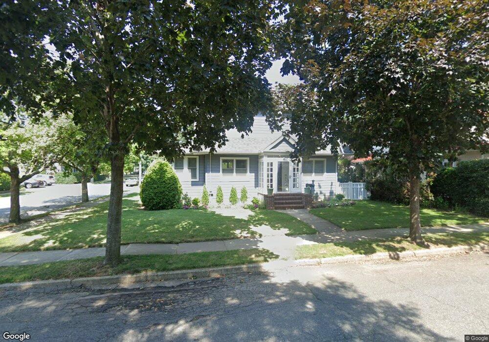 10 Geranium Ave, Floral Park, NY 11001 - photo 1