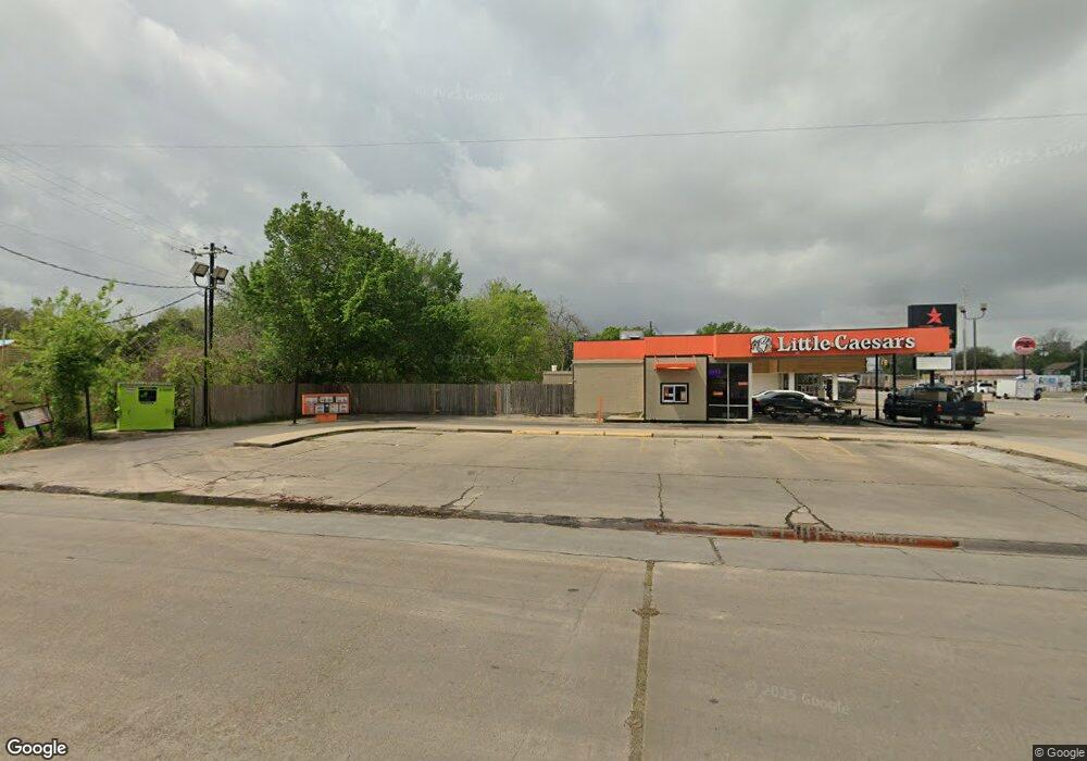 2516 7th St, Bay City, TX 77414 - photo 1