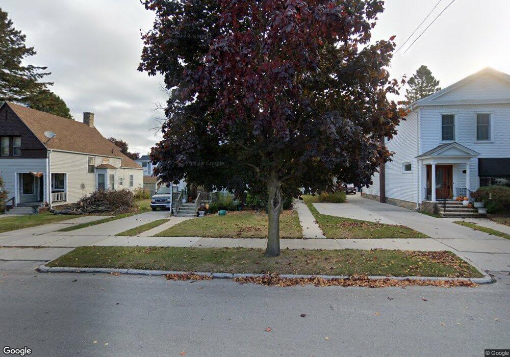 633 N 6th St, Manitowoc, WI 54220 - photo 1