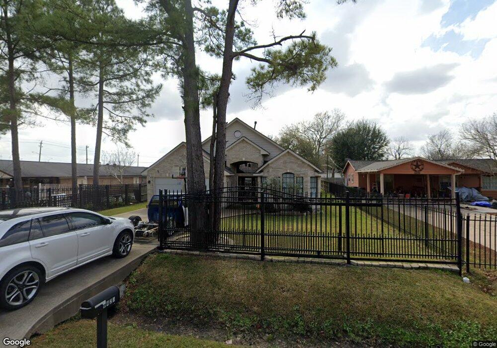 8428 Holiday Ln, Houston, TX 77075 - photo 1