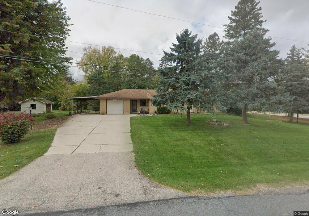 W142N7169 Oakwood Dr, Menomonee Falls, WI 53051 - photo 1