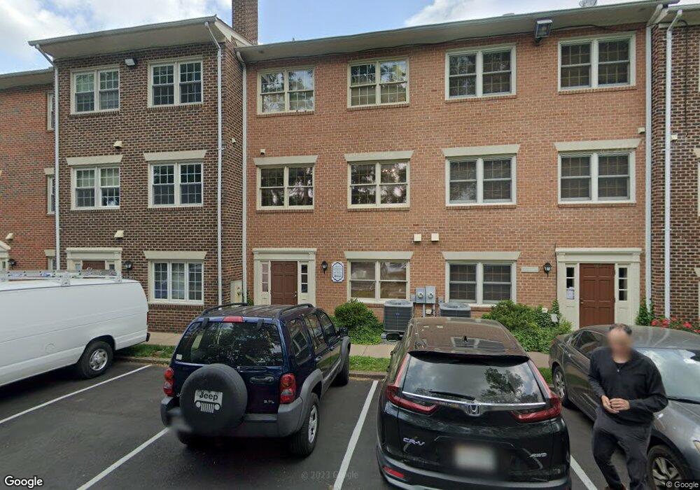 111 Rowell Ct unit 11, Falls Church, VA 22046 - photo 1