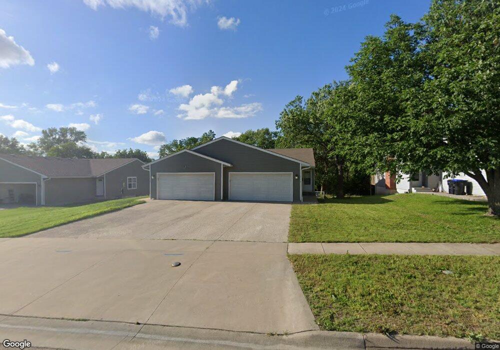2116 SW 36th St, Topeka, KS 66611 - photo 1