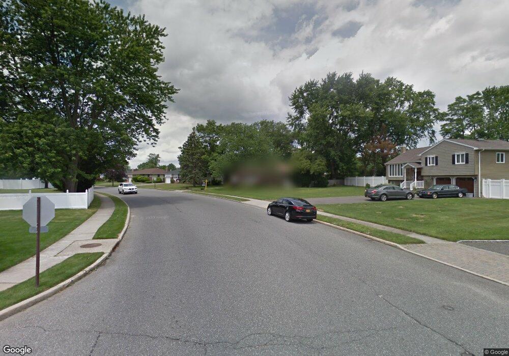 53 Havemeyer Ln, ComMacK, NY 11725 - photo 1