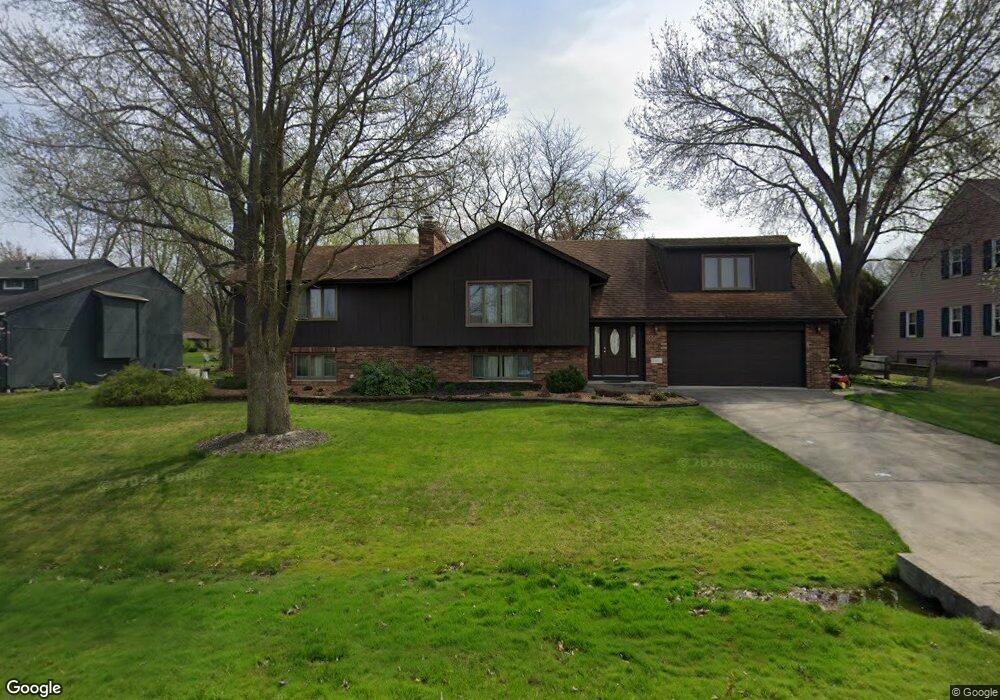 8461 Pine Island Dr, Crown Point, IN 46307 - photo 1