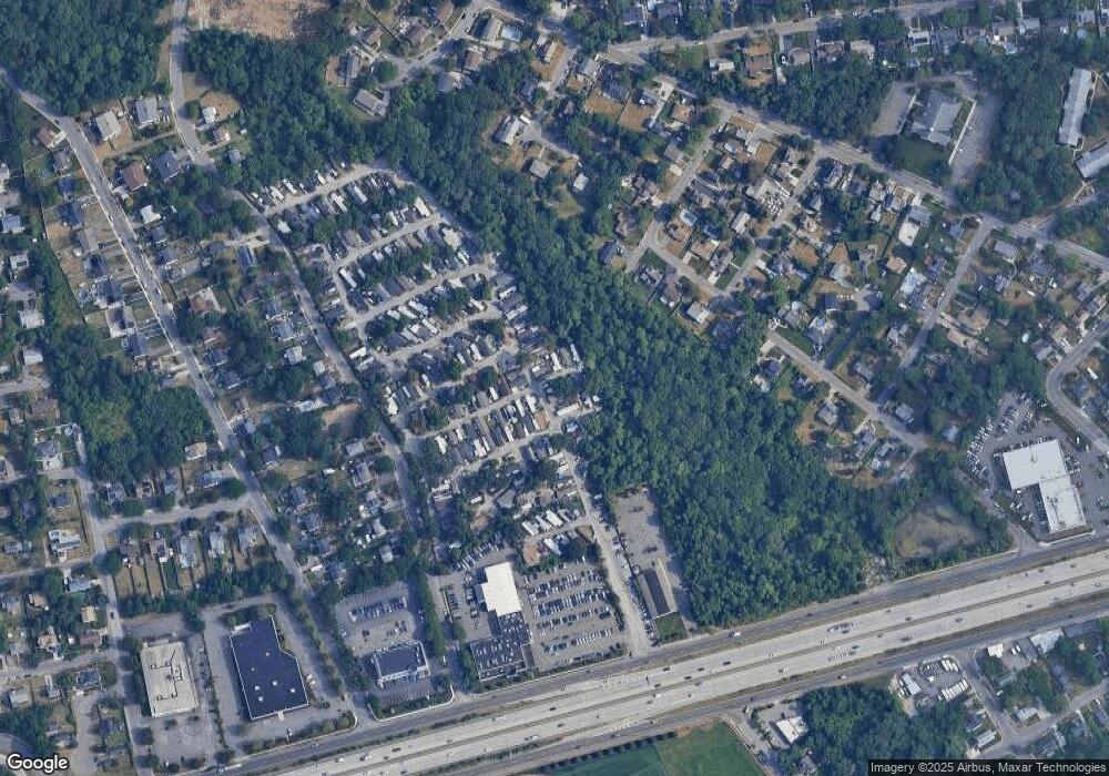 39 Robin Ln, Bay Shore, NY 11706 - photo 1