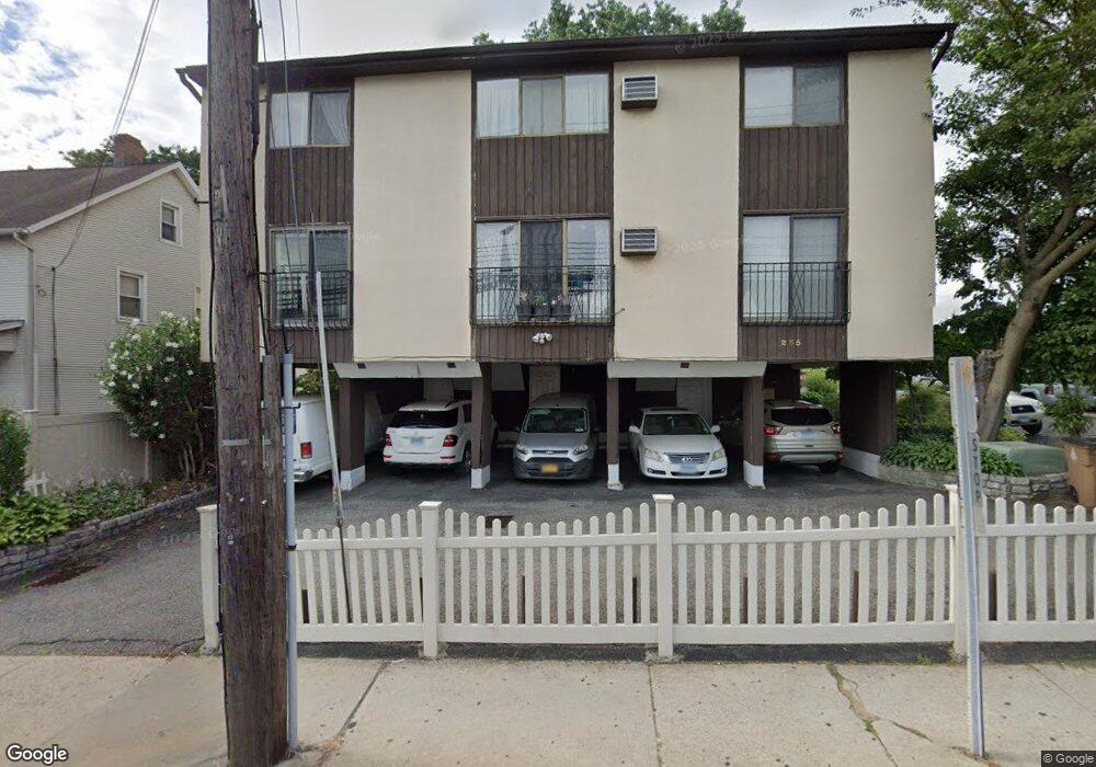 235 Cove Rd unit 6, Stamford, CT 06902 - photo 1