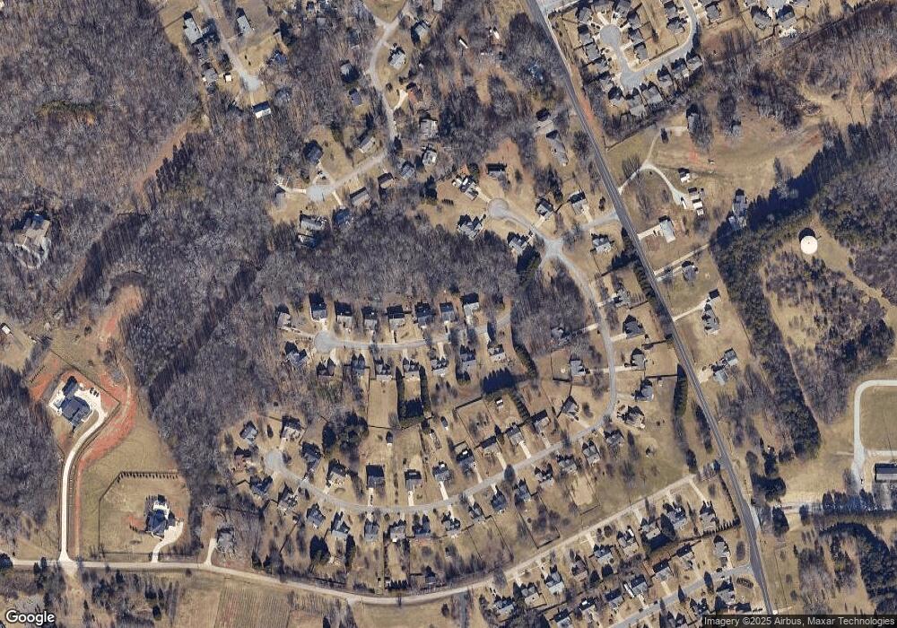 5740 Rolling Meadow Ln, Flowery Branch, GA 30542 - photo 1