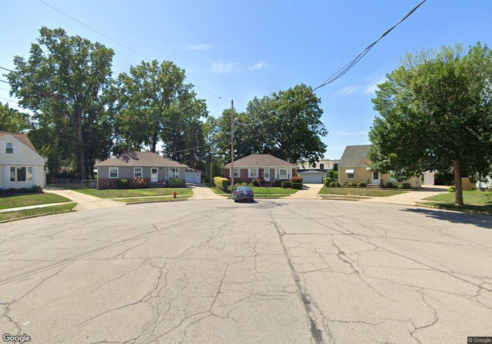 30432 Mark Ct, Wickliffe, OH 44092 - photo 1