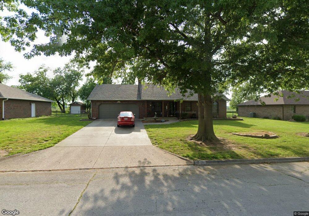 1923 S Hedgewood Dr, Bolivar, MO 65613 - photo 1
