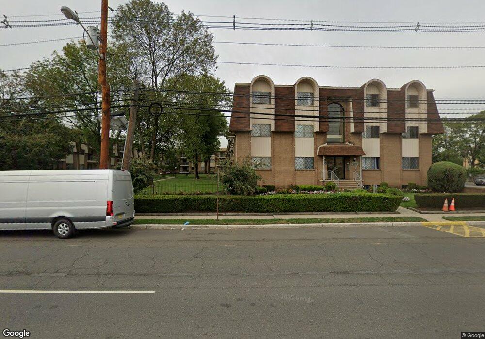 1150 W St George B10, Linden, NJ 07036 - photo 1