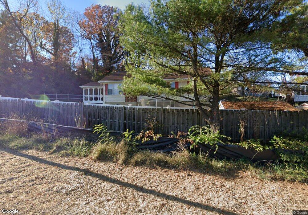 8 Wynnewood Ct, Halethorpe, MD 21227 - photo 1