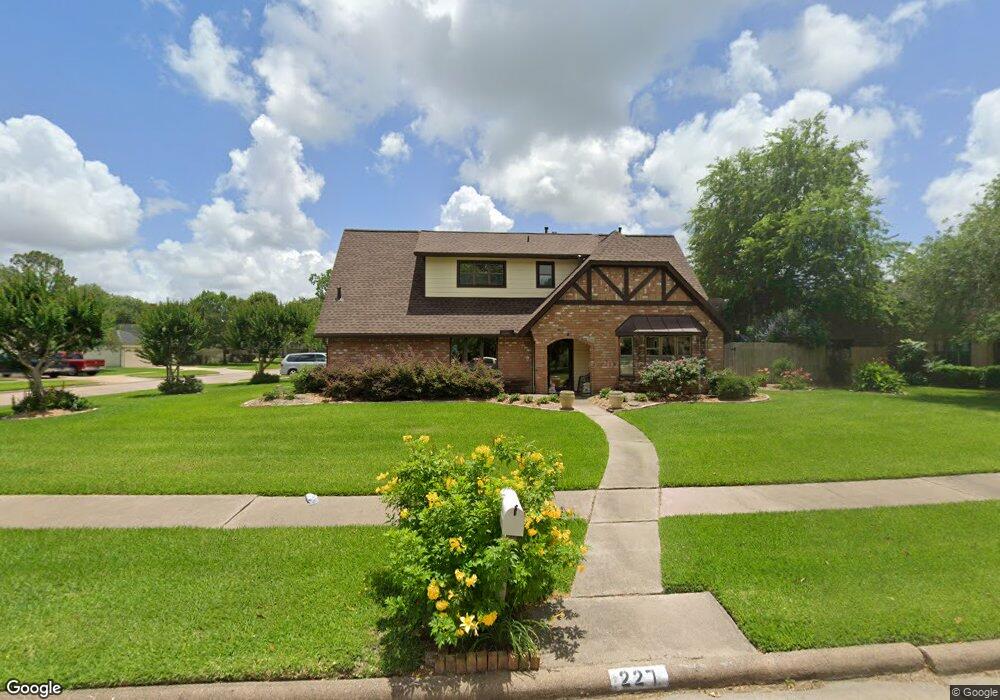 227 W Castle Harbour Dr, Friendswood, TX 77546 - photo 1