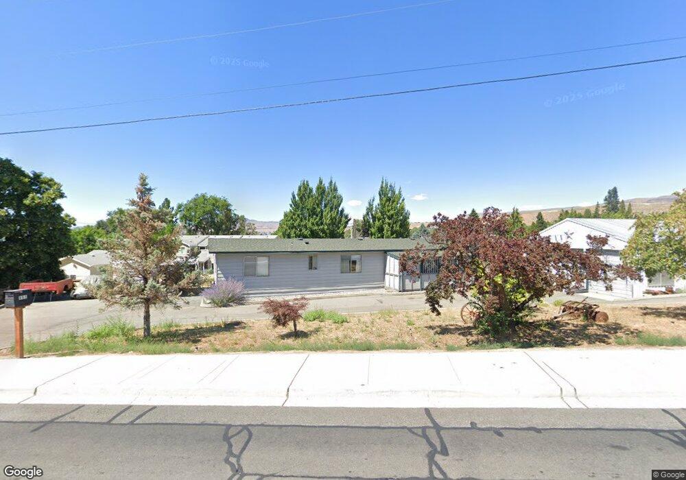 685 3rd St NE, East Wenatchee, WA 98802 - photo 1