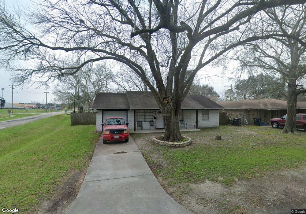 1103 Dover Cir, Alvin, TX 77511 - photo 1