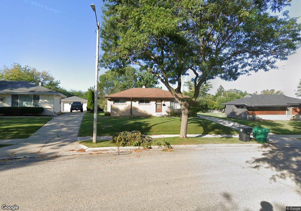 W152N8361 Elm Ln, Menomonee Falls, WI 53051 - photo 1