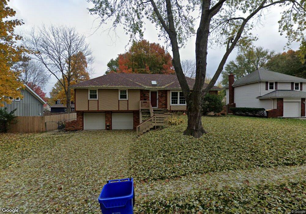 4801 Stearns Ln, Shawnee, KS 66203 - photo 1