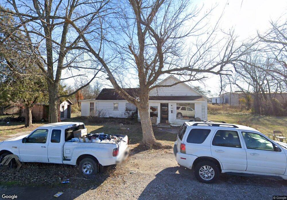 1810 Morton Ave, Parsons, KS 67357 - photo 1