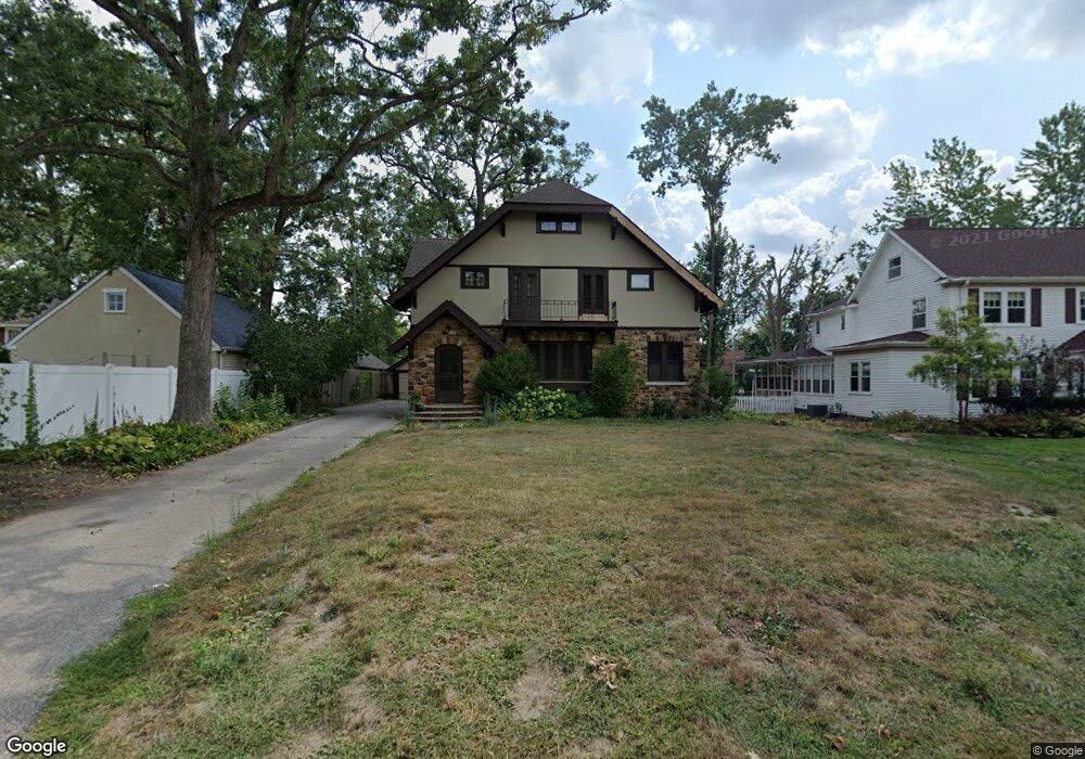 2135 Greenwood Dr SE, Cedar Rapids, IA 52403 - photo 1