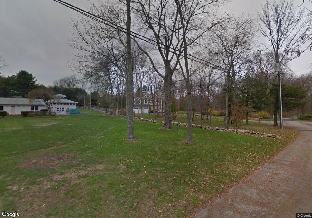 118 Hickory Dr, New Canaan, CT 06840 - photo 1