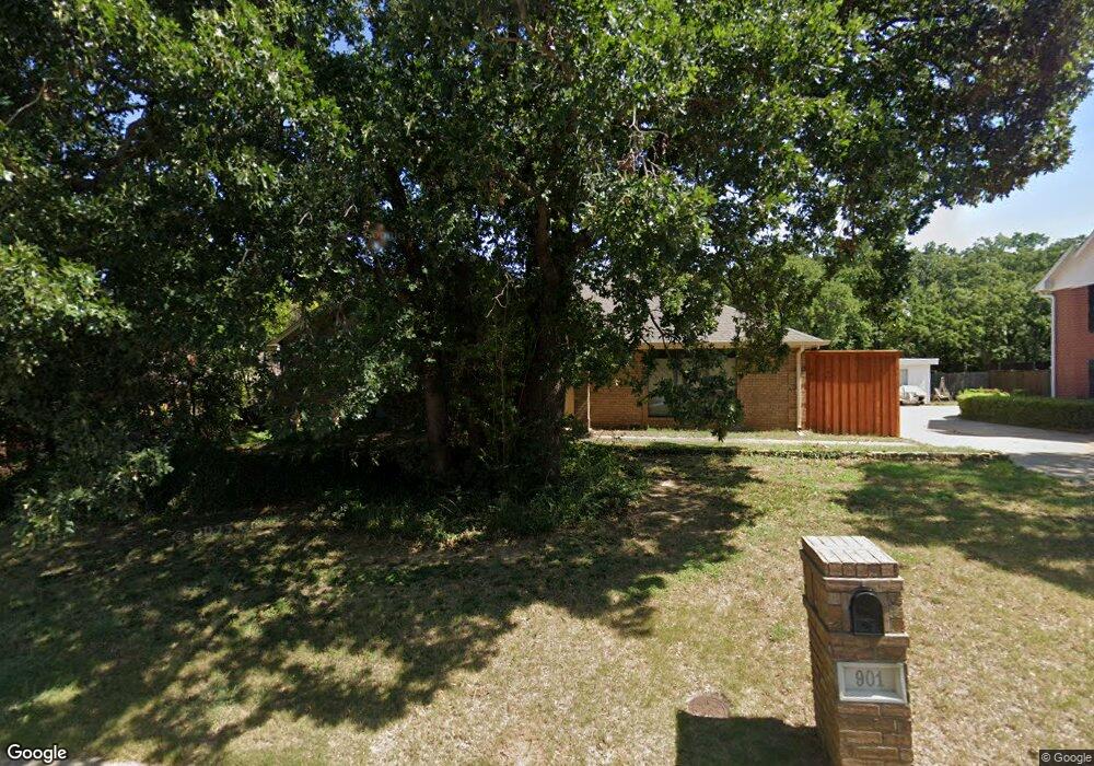 901 Lynhurst Ln, Denton, TX 76205 - photo 1