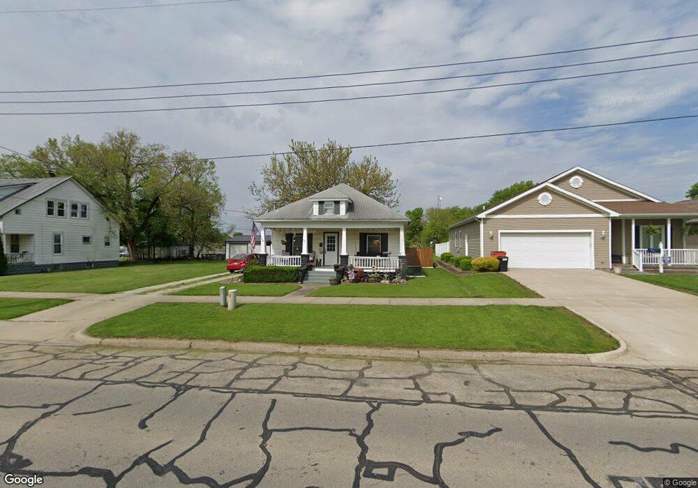 621 S 9th St, Mattoon, IL 61938 - photo 1