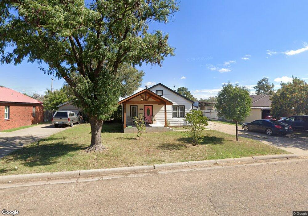 718 Cedar Ave, Dumas, TX 79029 - photo 1