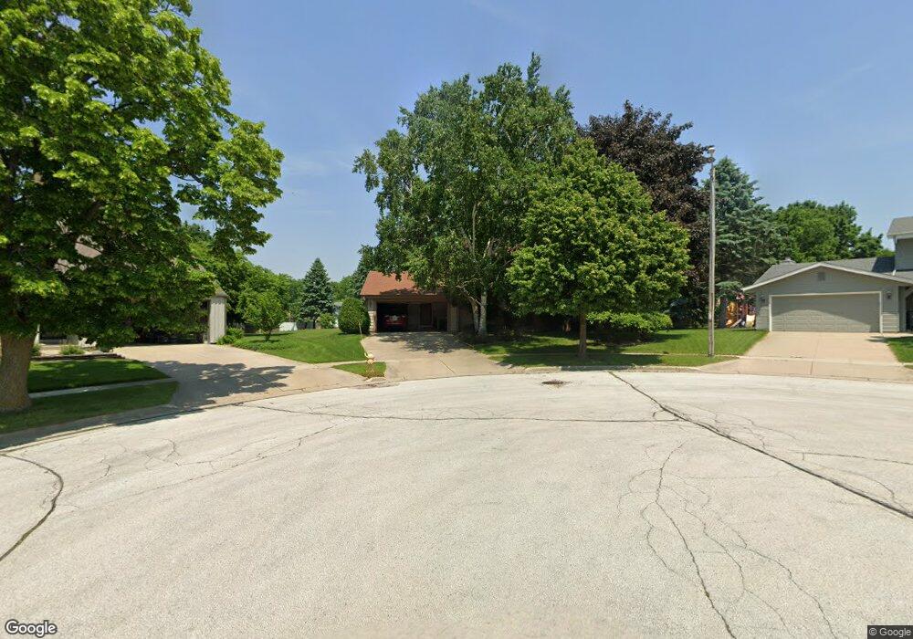 1712 Robin Ct, Waukesha, WI 53186 - photo 1