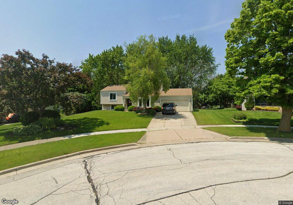 1704 Robin Ct, Waukesha, WI 53186 - photo 1