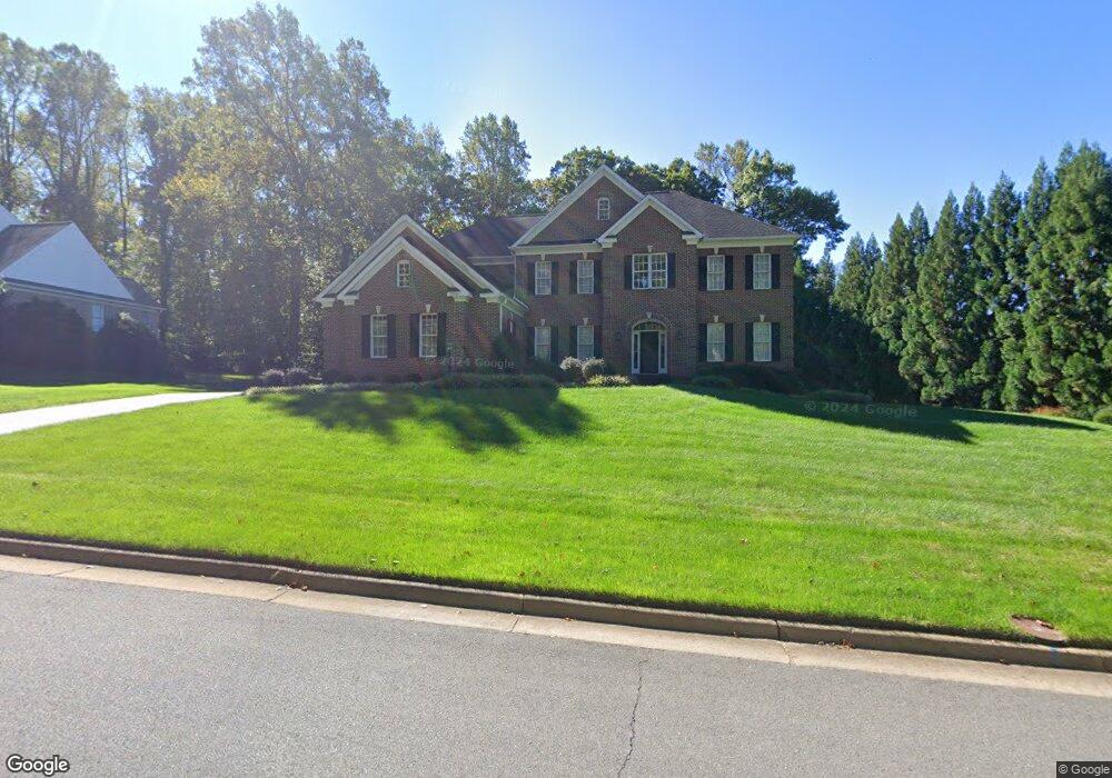 10563 Fox Forest Dr, Great Falls, VA 22066 - photo 1