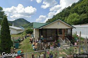 47 Charleston St, Logan, WV 25601