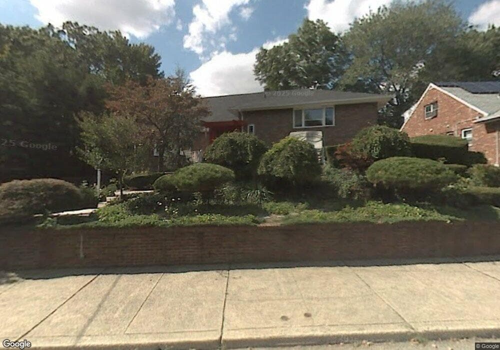 1305 Abbott Blvd, Fort Lee, NJ 07024 - photo 1