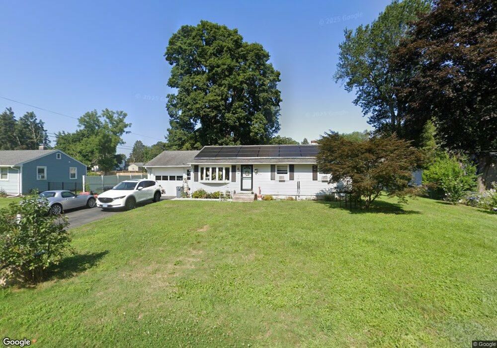 104 Bel-Aire Cir, Windsor Locks, CT 06096 - photo 1