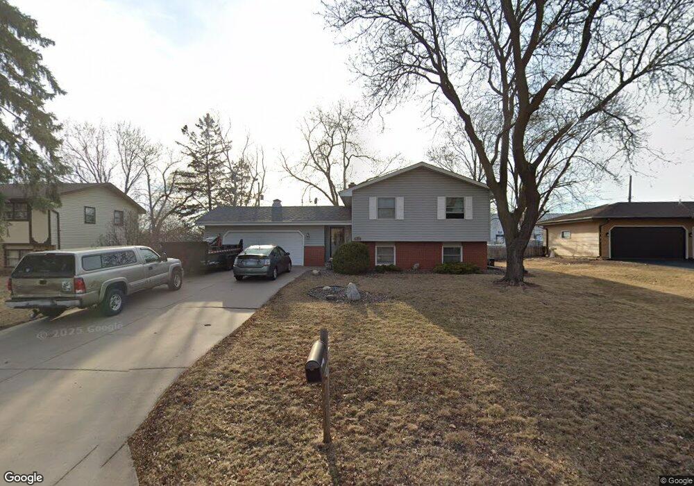 9417 Wellington Ln N, Maple Grove, MN 55369 - photo 1