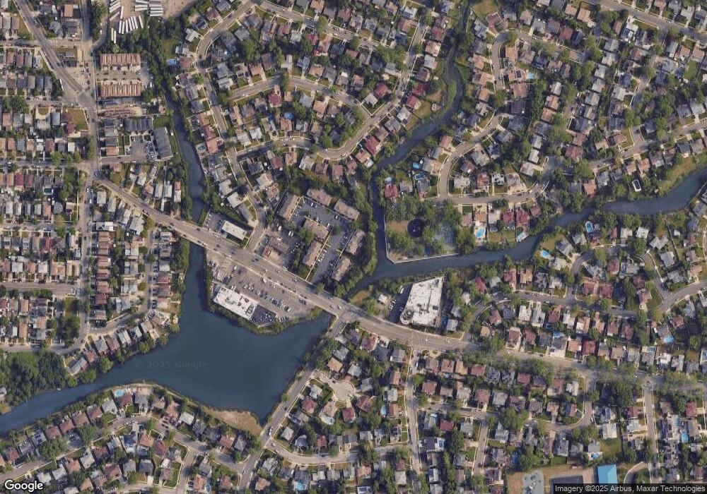 7 Vanderbilt Way unit 7, Valley Stream, NY 11581 - photo 1